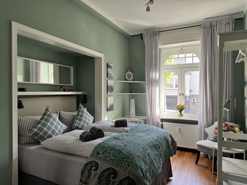 Schlafzimmer mit Doppelbett in Ferienwohnung Miss Sophie